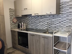 Fridge, microwave, oven, stovetop - BABY HOUSE - bilo with separate courtyard/apartment with private area<br>IUN P5263 (Calasetta)