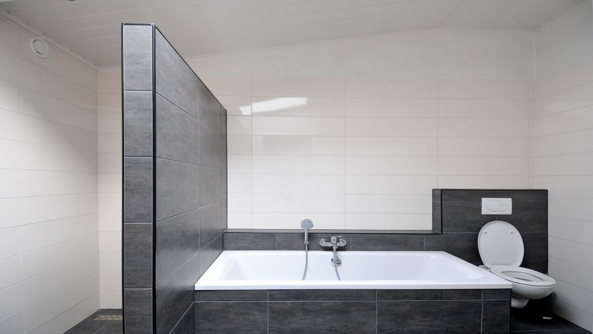 Badekar, hårtørrer, håndklæder, Sæbe