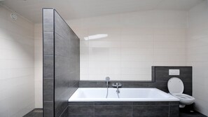 Badekar, hårtørrer, håndklæder, Sæbe