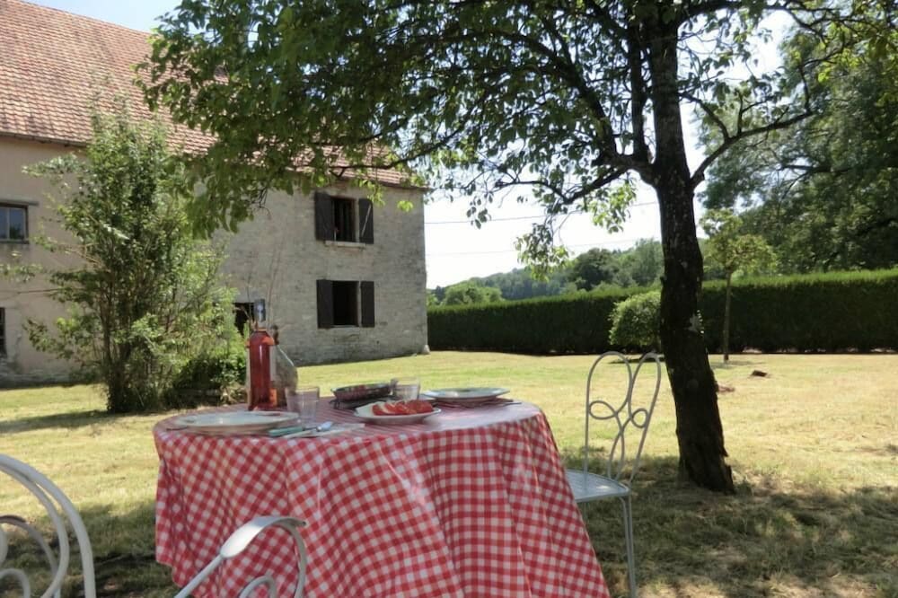 Gite Authentic Farm Comtoise some comfort at 7000m ² of closed hill