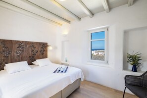 4 bedrooms, in-room safe, iron/ironing board, WiFi