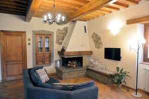 Télévision, baby-foot, table de tennis de table