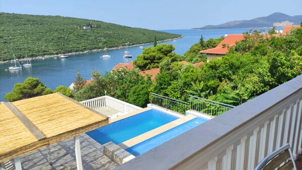Property grounds - SPACIOUS VILLA - OWN PRIVATE POOL, WIFI,  STUNNING SEA VIEWS (Bigova)