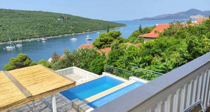 SPACIOUS VILLA - OWN PRIVATE POOL, WIFI, STUNNING SEA VIEWS