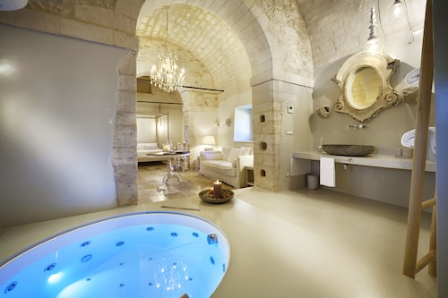 Wonderful Charming Villa with pool in the suggestive countryside near the sea,