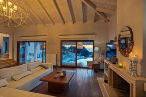 Smart TV, fireplace, video-game console, Netflix
