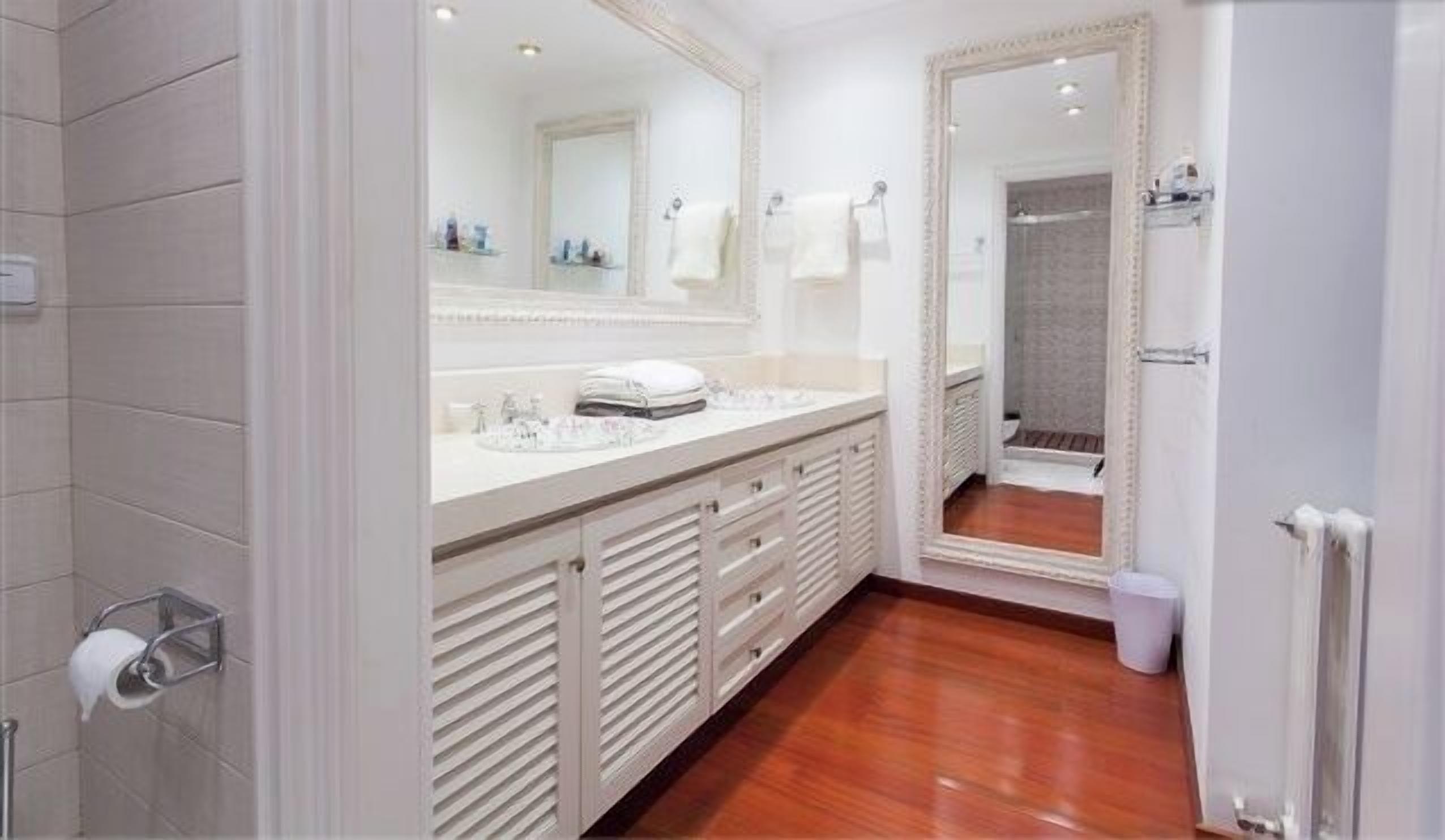 Red room Bathroom