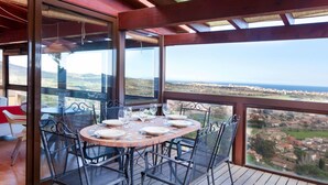 An outdoor dining area with a table set for four, surrounded by metal chairs, overlooking a scenic landscape. - Wonderful private villa with private pool, WIFI, TV, terrace, pets allowed and panoramic view (Calonge)