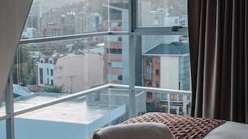 Luxury Apartment, 1 Queen Bed with Sofa bed, Kitchen | Hypo-allergenic bedding, down duvets, minibar, in-room safe