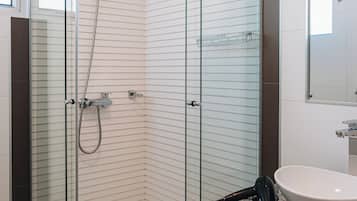 Deluxe Apartment, Multiple Beds, Kitchen | Bathroom | Shower, free toiletries, hair dryer, bathrobes