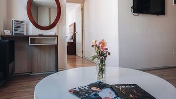 Appartement Luxe, 1 grand lit et 1 canapé-lit, cuisine | Literie hypoallergénique, couette en duvet d'oie, minibar