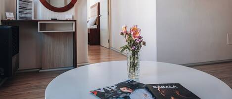 Luxury Apartment, 1 Queen Bed with Sofa bed, Kitchen | Hypo-allergenic bedding, down duvets, minibar, in-room safe