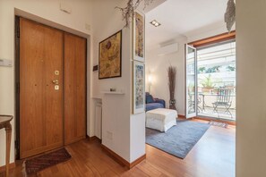 Interior - Charming Apartment with Terrace in San Giovanni (Roma)
