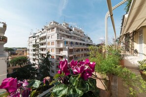 Exterior - Charming Apartment with Terrace in San Giovanni (Roma)