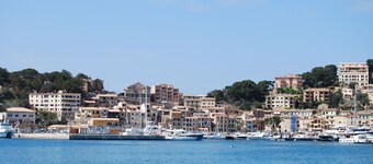 Modern townhouse with fantastic views of the Port of Sóller.