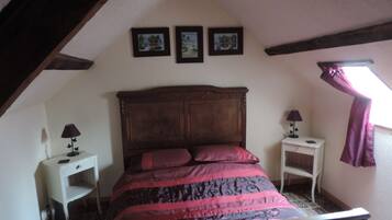 1 bedroom, iron/ironing board, WiFi (free), bed sheets