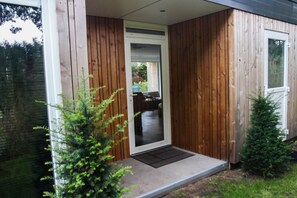 Exterior detail - Modern & attractive holiday bungalow 23 (8 to 9 people). (Den Ham)