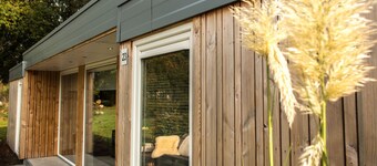 Modern & attractive holiday bungalow 23 (8 to 9 people).