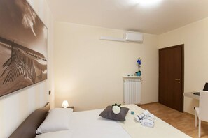 1 habitación, tabla de planchar con plancha, wifi y ropa de cama 