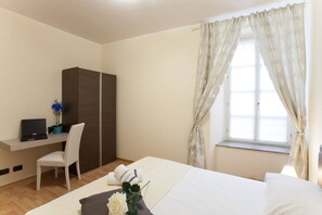 1 habitación, tabla de planchar con plancha, wifi y ropa de cama 