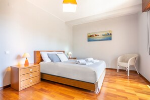 3 chambres, fer et planche à repasser, accès au Wi-Fi (inclus)