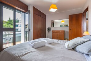 3 quartos, ferros/tábuas de passar roupa, Wi-Fi de cortesia