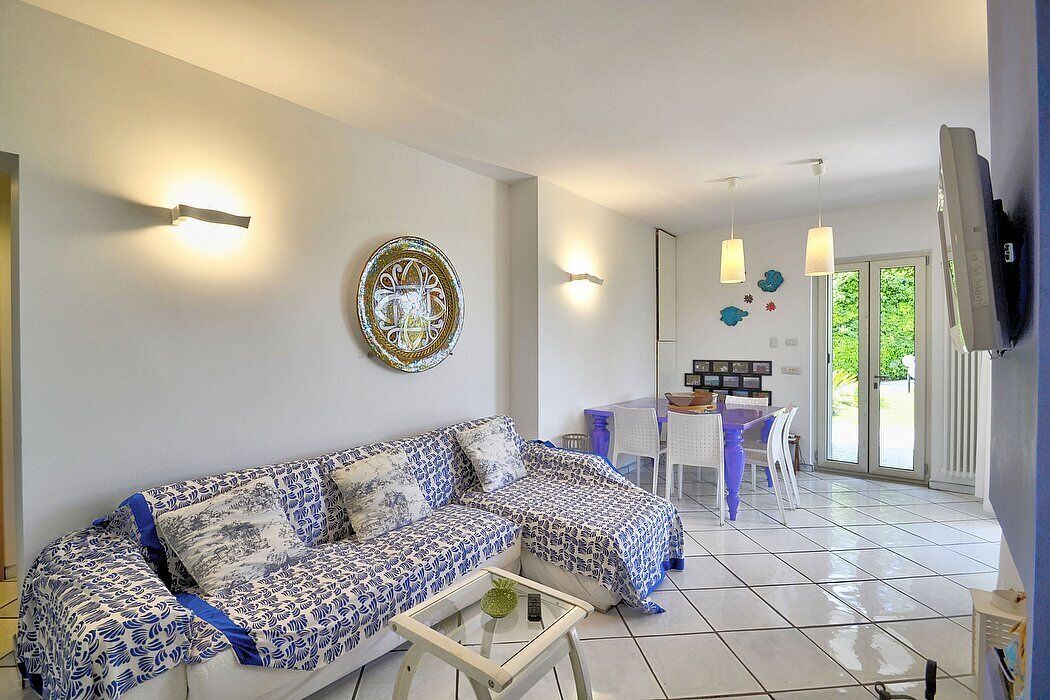 Villa Falena: A bright and cheerful apartment that covers the entire ground floor of a villa situated on a promontory facing the sea, with Free WI-FI.