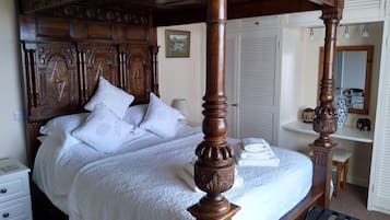1 quarto, ferros/tábuas de passar roupa, berço de viagem