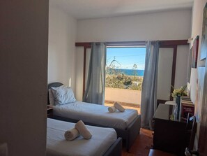 4 chambres, fer et planche à repasser, accès au Wi-Fi (inclus)