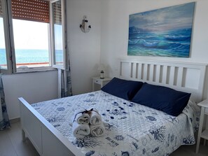 1 chambre, coffres-forts dans les chambres, fer et planche à repasser