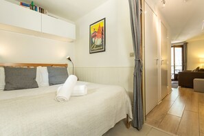 1 habitación, tabla de planchar con plancha, internet y ropa de cama 