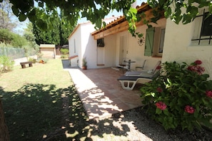 Terrace/patio - Provencal villa with heated pool in beautiful surrondings, close to the beaches (Roquebrune-sur-Argens)