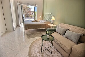 4 bedrooms, travel crib, free WiFi