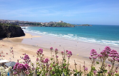 Luxury Self Catering House Hot Tub lyhyen kävelymatkan päässä rannat ja kaupunki