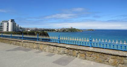 Luxury Self Catering House with Hot Tub short walk to beaches and town