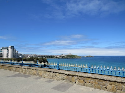 Luxury Self Catering House with Hot Tub short walk to beaches and town