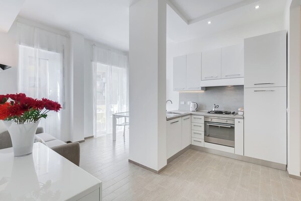 Fridge, microwave, oven, stovetop