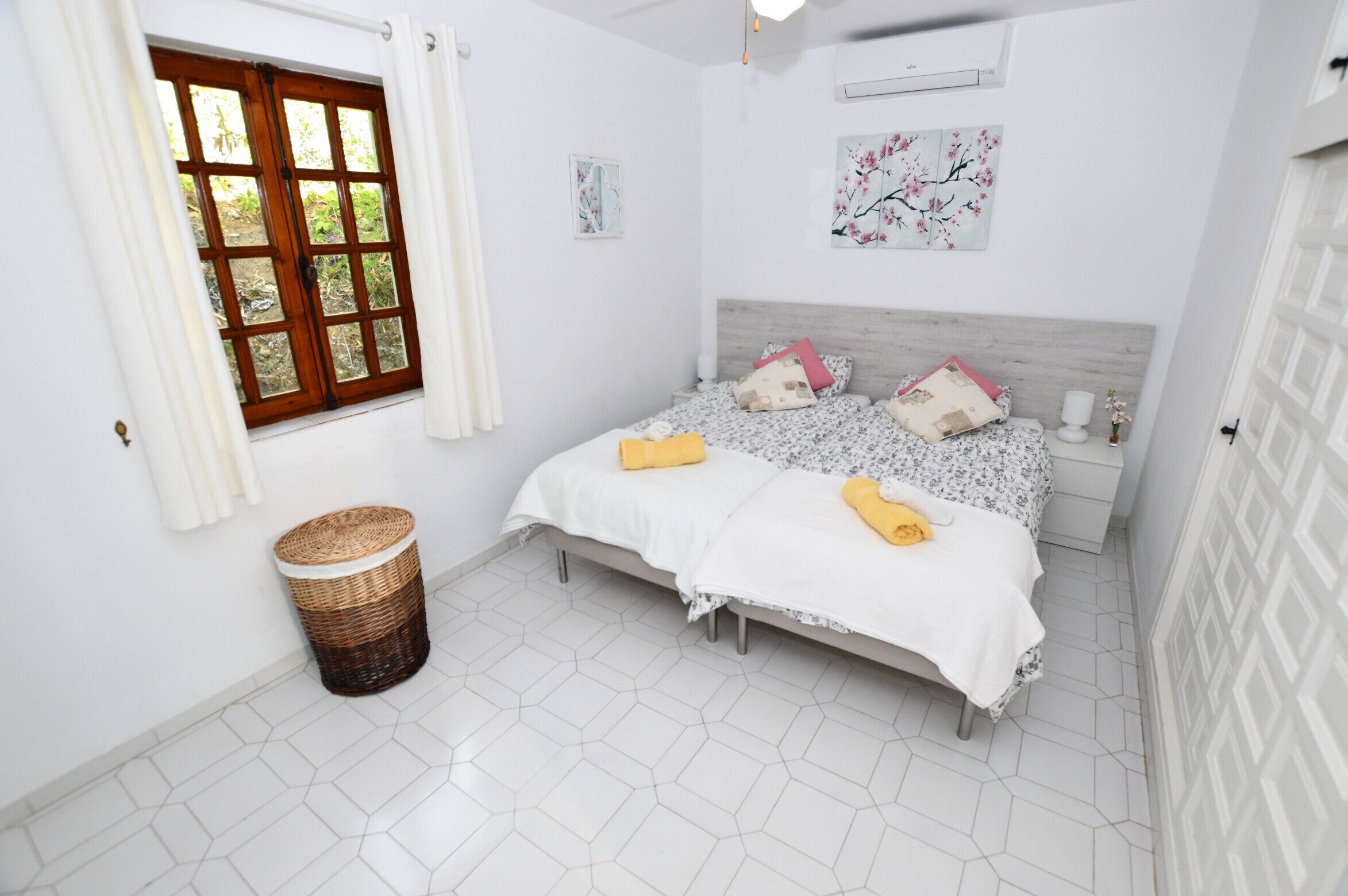 3 bedrooms, iron/ironing board, free WiFi, bed sheets
