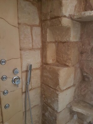 Shower, hair dryer, bidet, towels - THE RESIDENCE OF CLARY- MONASTERY IN THE HEART OF LECCE  (Lecce)