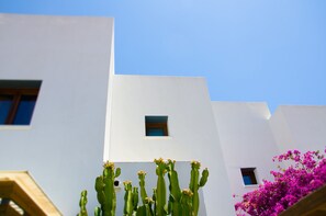 تفاصيل الفندق من الخارج