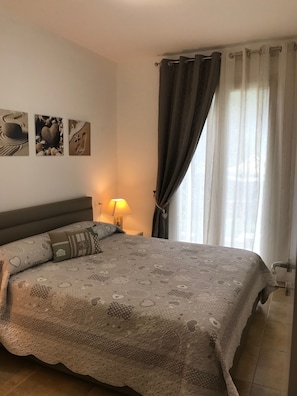 2 bedrooms, in-room safe, iron/ironing board, free WiFi