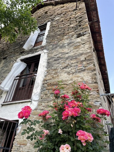  HOHES MONFERRATO-HAUS IN STEIN UNTER DEN WEINBERGEN 