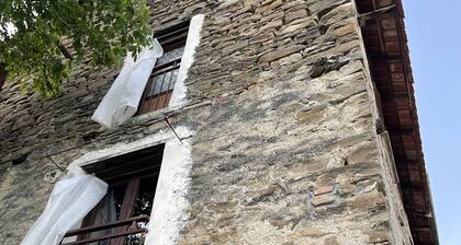 HIGH MONFERRATO STYLE HOUSE IN STONE AMONG THE VINEYARDS