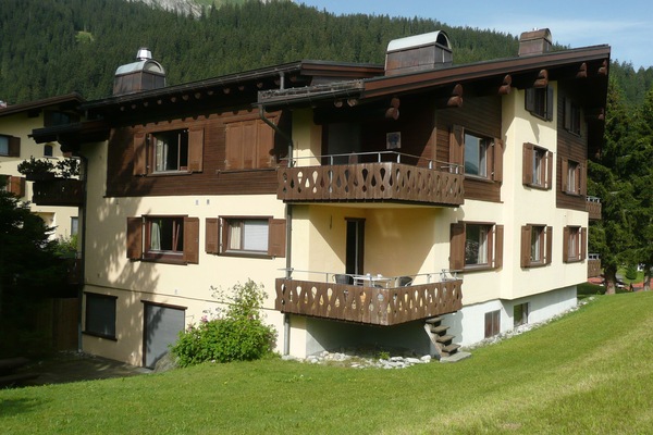The house; in the background, on top of the mountain: Gotschna mountain station.