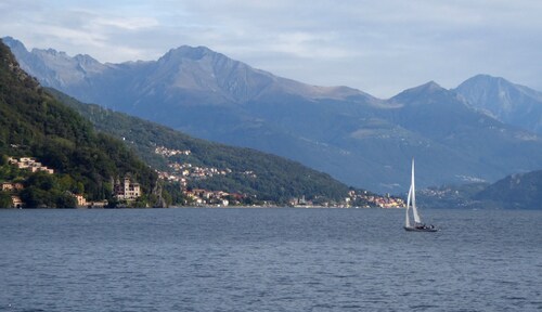 Lovely house close to the lake with panoramic lake and mountain views
