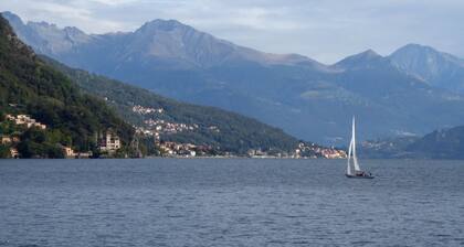 Lovely house close to the lake with panoramic lake and mountain views