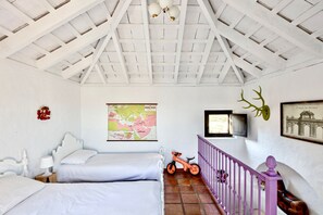 7 quartos, ferros/tábuas de passar roupa, berço de viagem, Wi-Fi