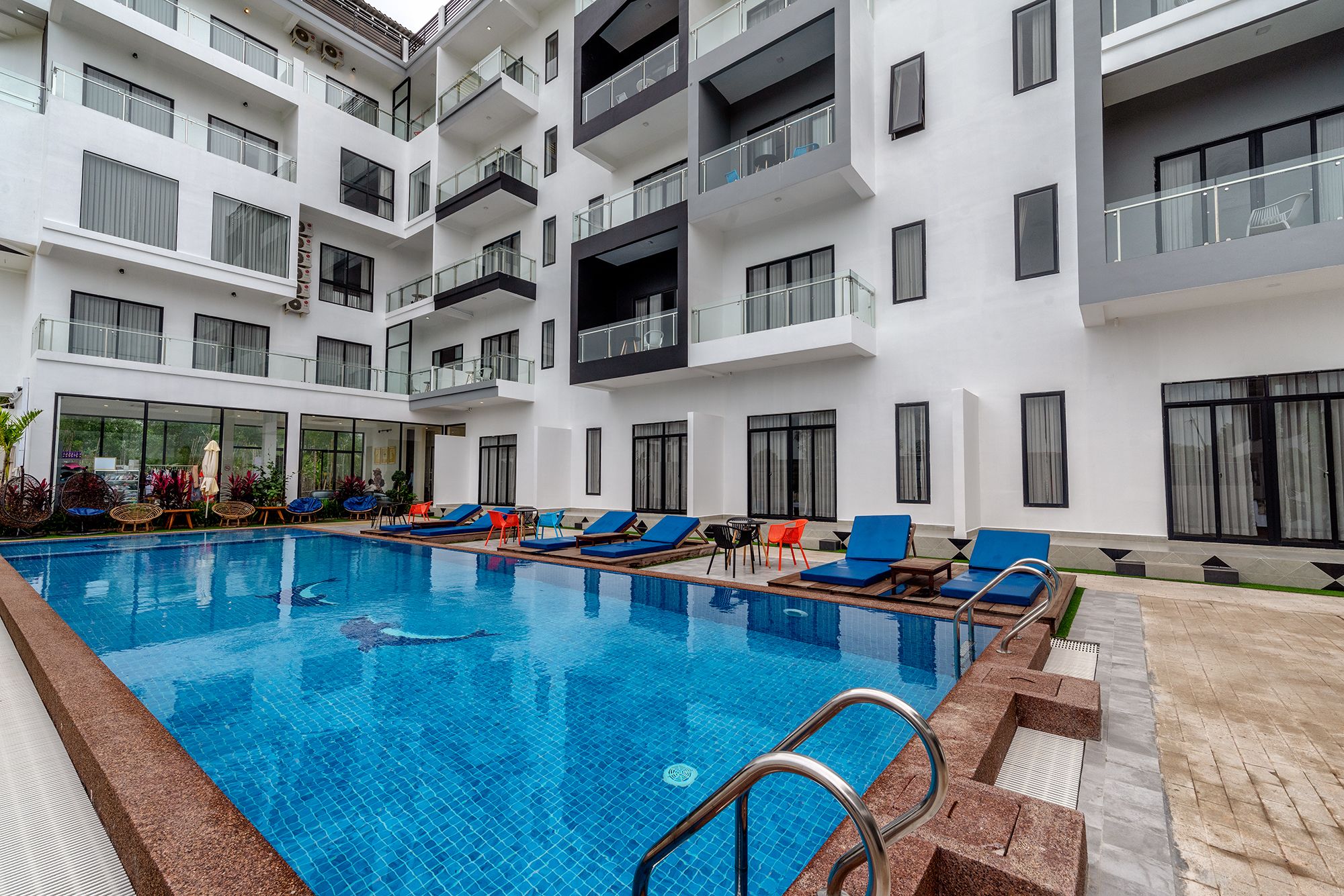 Indoor pool, outdoor pool