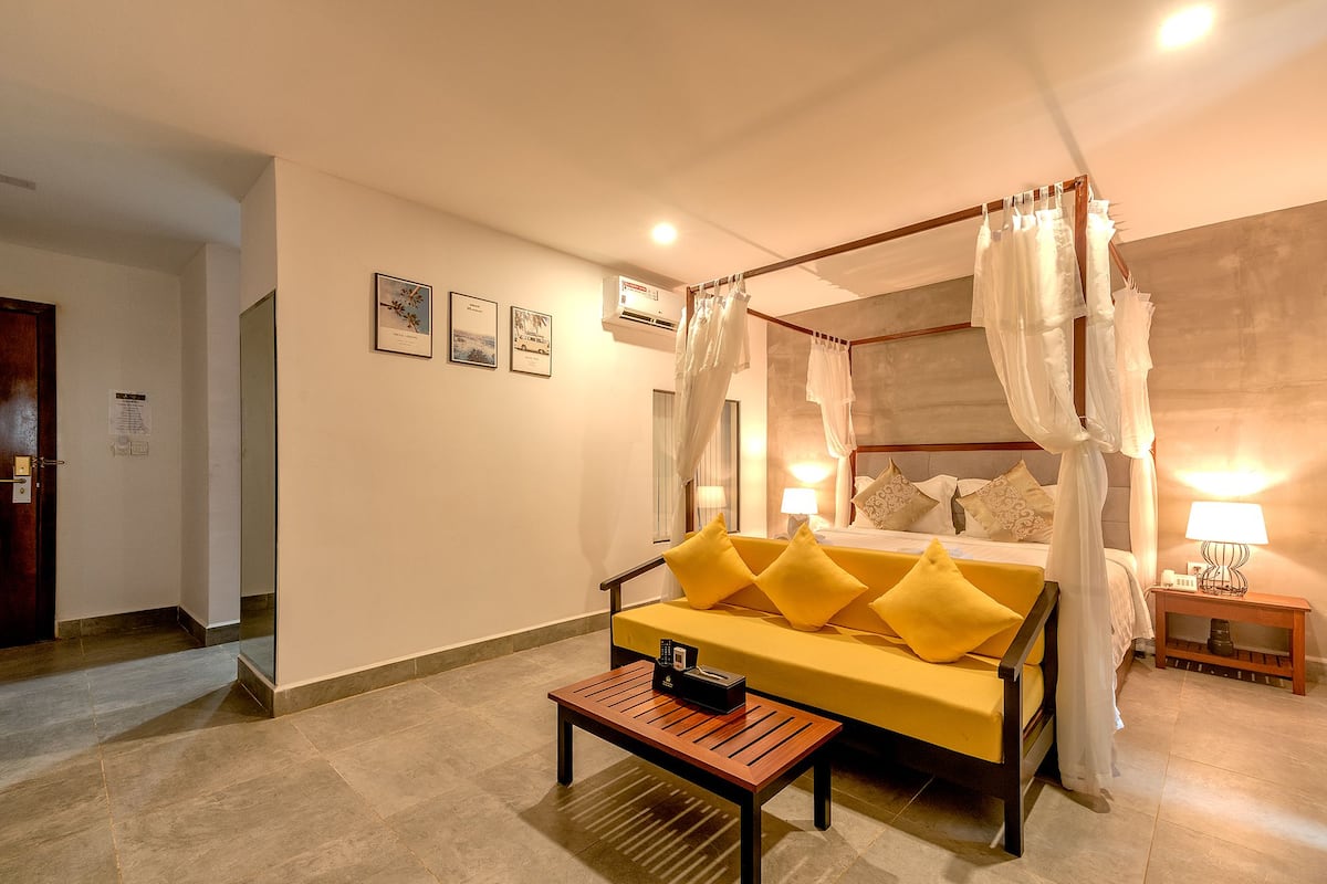 Platinum King, Pool View | 3 bedrooms, minibar, in-room safe, desk