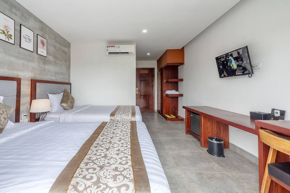 3 bedrooms, minibar, in-room safe, desk